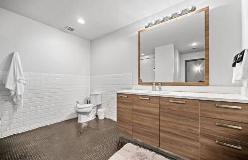 Stunning Downtown Apartment with Pool, Laundry, Parking - Foto 7