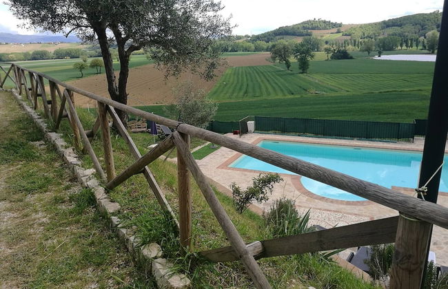 Portion of a Farmhouse With 30 Beds - 4 Apartments and 2 Rooms - Foto 29