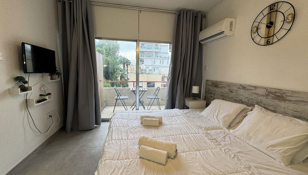 Seaside Larnaca Makenzie- 50m to Beach - Foto 2, Habitación