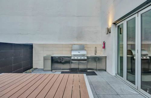 Beautiful Apt in Downtown W/ Pool | Parking - Foto 37
