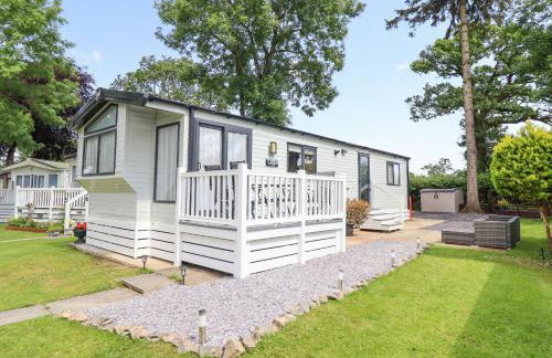 Woodlands Lodge - Photo 2