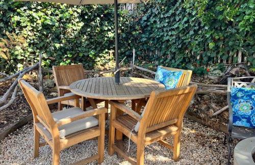 Gorgeous 3-bdrm home, walk to town and beach - Photo 63