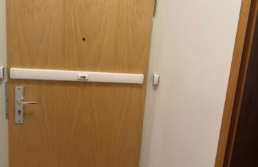 City Apartment 3 #Netflix &Wlan &Kaffee Maschine & Zentral & 500m Innenhafen & 2 min U Bahn - Foto 17