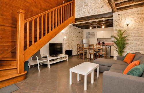 Triplex atypique-Cour intérieure-Commerces à pied - Foto 1