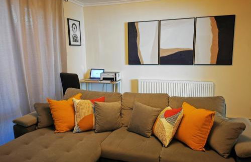 House - Sleeps up to 10 & Free Parking - Foto 26