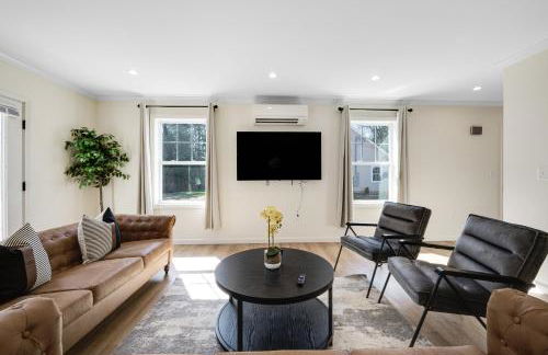 Spacious House in Prime Location - Photo 13