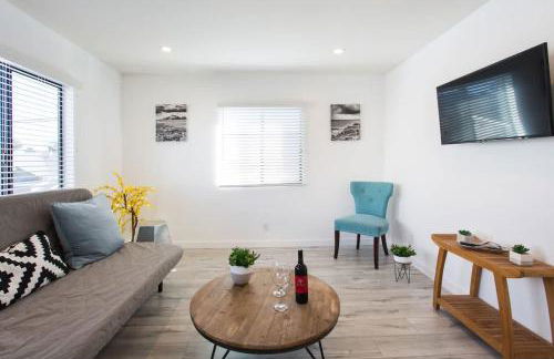 Sunny 1 Bedroom in the Heart of Venice Beach - #3 - Photo 8
