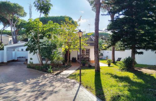 Villa Verde con Piscina a 800m de la Playa by Chiclana Dreams - Foto 4