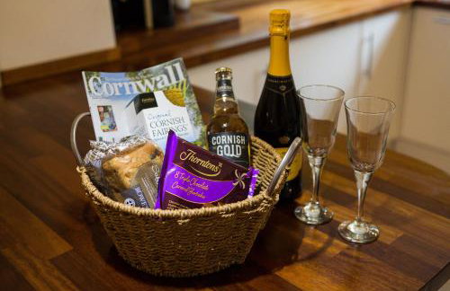 5 Bedroom House with Sea Views - Photo 43