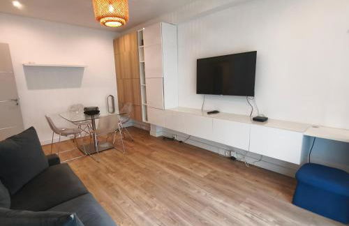 LE MIOLLIS - CENTRAL et CONFORT - WIFI- prés tansports en commun et commerces - Foto 10