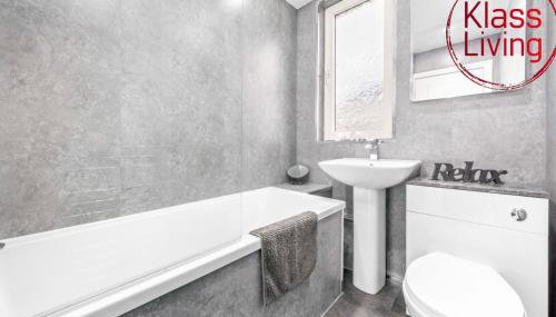 Broomfield Apartment by Klass Living Airdrie - Photo 5, Shower