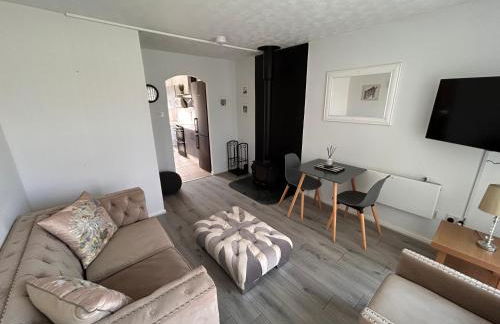 Dog Friendly Beachside Cottage Kessingland with private parking - Photo 1