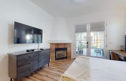 LV007 Downstairs LV Studio in a Quiet Location - Photo 5