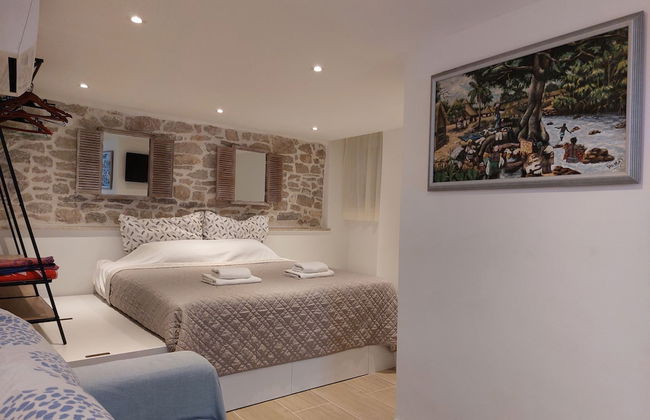 Homey 1-BR Apt - Photo 1