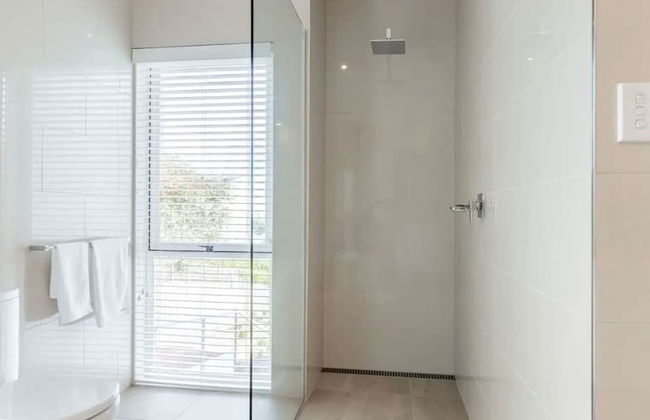 Clifftop Family Retreat With Views Pool - Foto 27