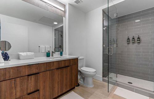 Exceptional 1BD BA-PoolHotTubGymParking- Downtown! - Foto 32