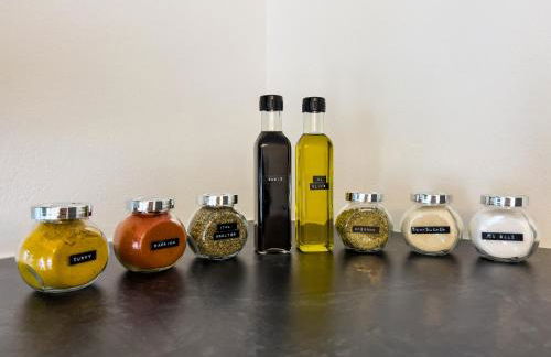 KUELhome - STYLISCHE ZENTRALE WOHNUNG MIT KÜCHE UND PARKPLATZ IN SEITENSTRAẞE - Foto 26