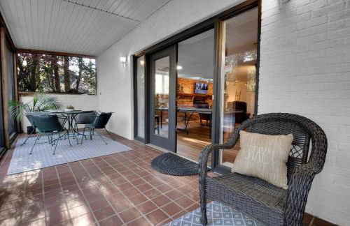 Cozy Retreat near Paris Mtn State Park Sleeps 12 - Foto 65