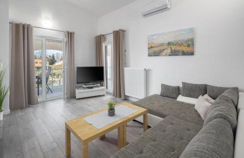 2 Bedroom Lovely Apartment In Nova Vas - Foto 2