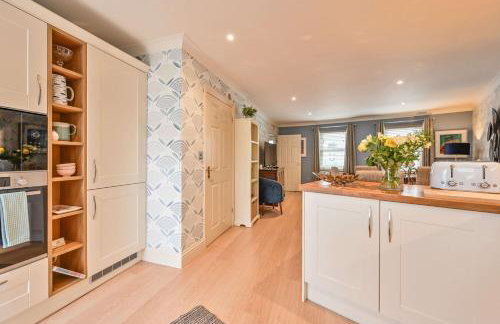 Lisburne Place - Luxury Three Bedroom Town House - Photo 37