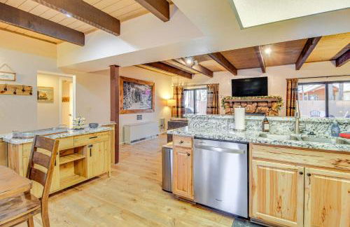 7 Mi to Rainbow Lake Pinetop Condo with Patio! - Foto 6