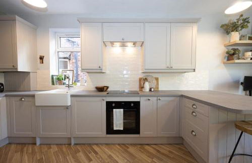 Victorian WFH Haven with Free Parking - Foto 9