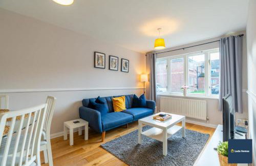 Camberley Spacious and Comfy 3 Bedroom Home, Next to Frimley Hospital with Parking - Foto 1