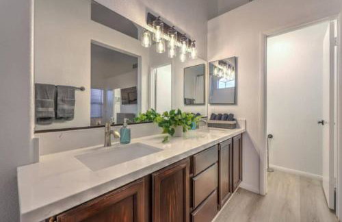 Creekwater | Pebbletech Pool & Spa 10 Min to Strip - Photo 22