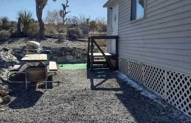 Comfy Vacation Rental with Wi-Fi and Kitchenette in Meadview, Arizona - Foto 5