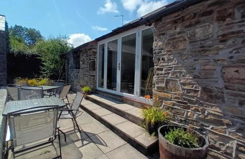 Rural Farm Stay with 6 cottages, 4 miles to Barnstaple, Pet friendly, Daily animal experiences, Outdoor heated pool, Games barn, Free fast WiFi, Free parking - Foto 44