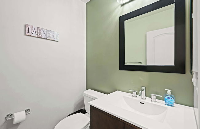 Luxury Estate With Sparkling Pool & Elegant Amenities - Foto 46