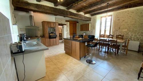 French Farmhouse Retreat with pool & superb views. - Foto 2