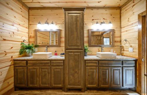 The Nomi Lodge - Sleeps 28 - Gorgeous Rustic Cabin, Centrally Located, Tons of Amenities - Photo 37