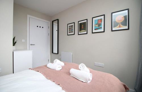 Elegant 2BR w/ Pool Table in Prime Location - Foto 39