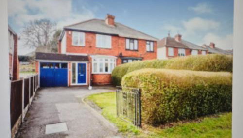 L & J ESCAPES- 4 BEDROOMs SUITABLE FOR CONTRACTORS AND FAMILIES- LARGE PRIVATE PARKING-10 MINUTES TO M6 JUNCTION 9 - Foto 2