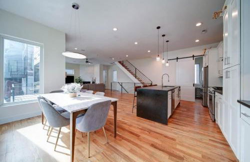 Luxe Townhome Rooftop Hot Tub Parking - Photo 5