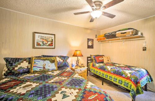 Cozy Waterfront Cottage with Deck on White River! - Foto 11