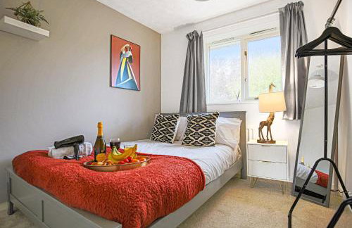 Emerald House - Prime Location - Driveway Parking, Pool Table, Fast Wifi, Self Check-In and Sky TV by Yoko Property - Photo 16