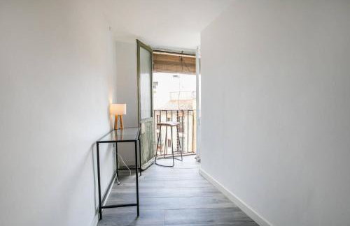 31ARA1092- Newly Refurbished 2BR Flat in the Gothi - Photo 13