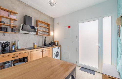 Scenic Home with Panoramic Sea & Mountain Views in São Vicente - Foto 22