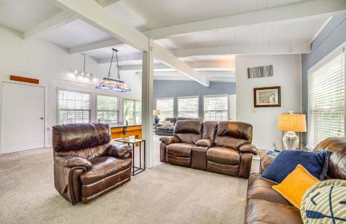 Live Lake Life! Enchanted Oaks Gem with Private Dock - Foto 24