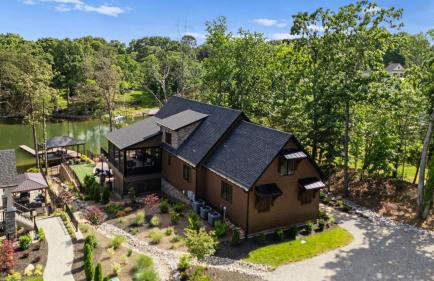 Black Bear Lodge by Avantstay Lakefront, Dock, Pool, Theater Sleeps 20+ - Foto 136