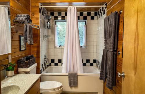 Cabin Retreat with Sauna Trails and Lake Access - Foto 24