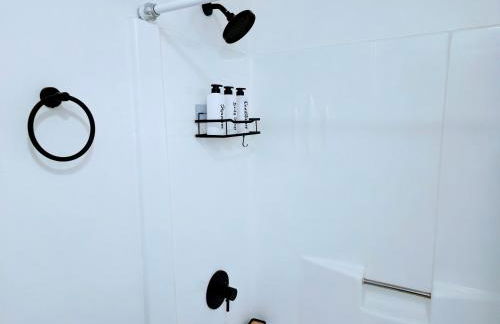 Cozy 4 bedroom home & Large Fenced Yard - Foto 25