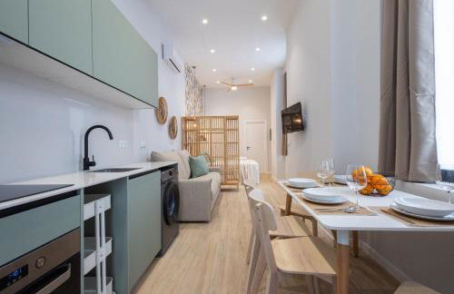 FLORIT FLATS - Trafalgar Arts & Port Suites - Photo 2