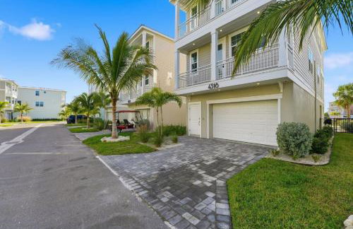 New Listing Discounts! Canal Home-Heated Pool, Game Room, Tesla Charger, & More - Foto 9