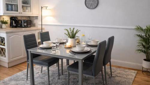 3BR House Near Liverpool & Chester-Parking-Sleeps7 - Foto 2