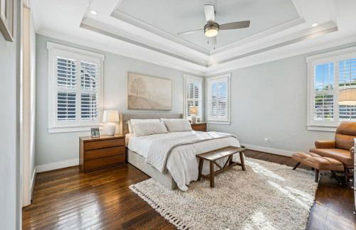 Walk to 12 South and Restaurants with Garage and Golf Simulator - Foto 9