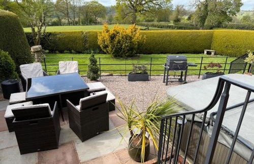 Garden cottage at The Glebe - Photo 1