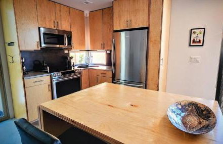 Chic Townhome Retreat nestled Downtown - Foto 21